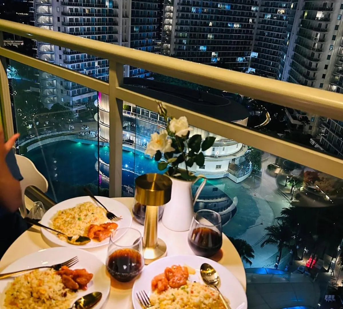 Apartment Beach & Pool View Condotel Staycation At Azure With Ps4 Manila
