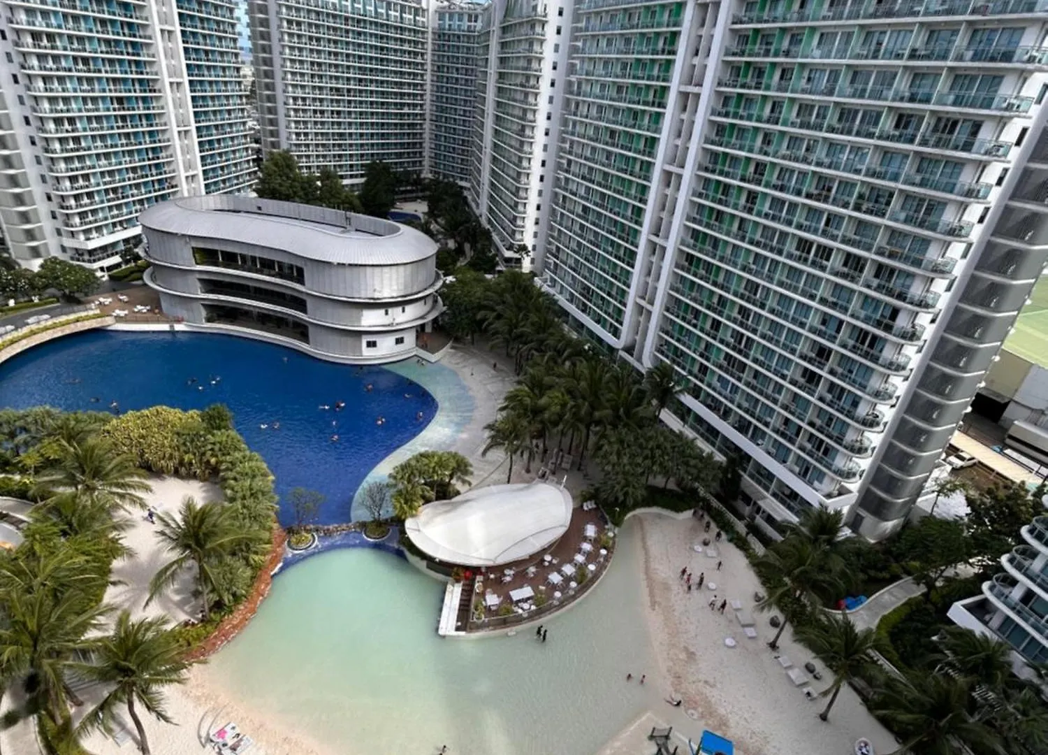 Beach & Pool View Condotel Staycation At Azure With Ps4 Manila Philippines