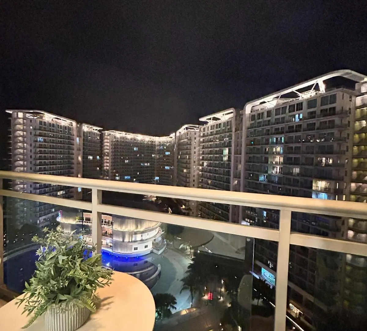 Beach & Pool View Condotel Staycation At Azure With Ps4 Manila Apartment
